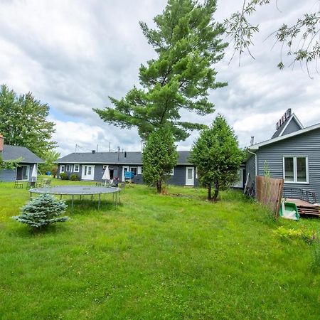 Motel Fleur De Lys Magog Exteriör bild