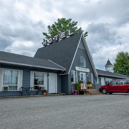 Motel Fleur De Lys Magog Exteriör bild