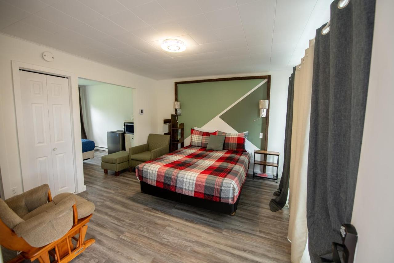 Motel Fleur De Lys Magog Exteriör bild