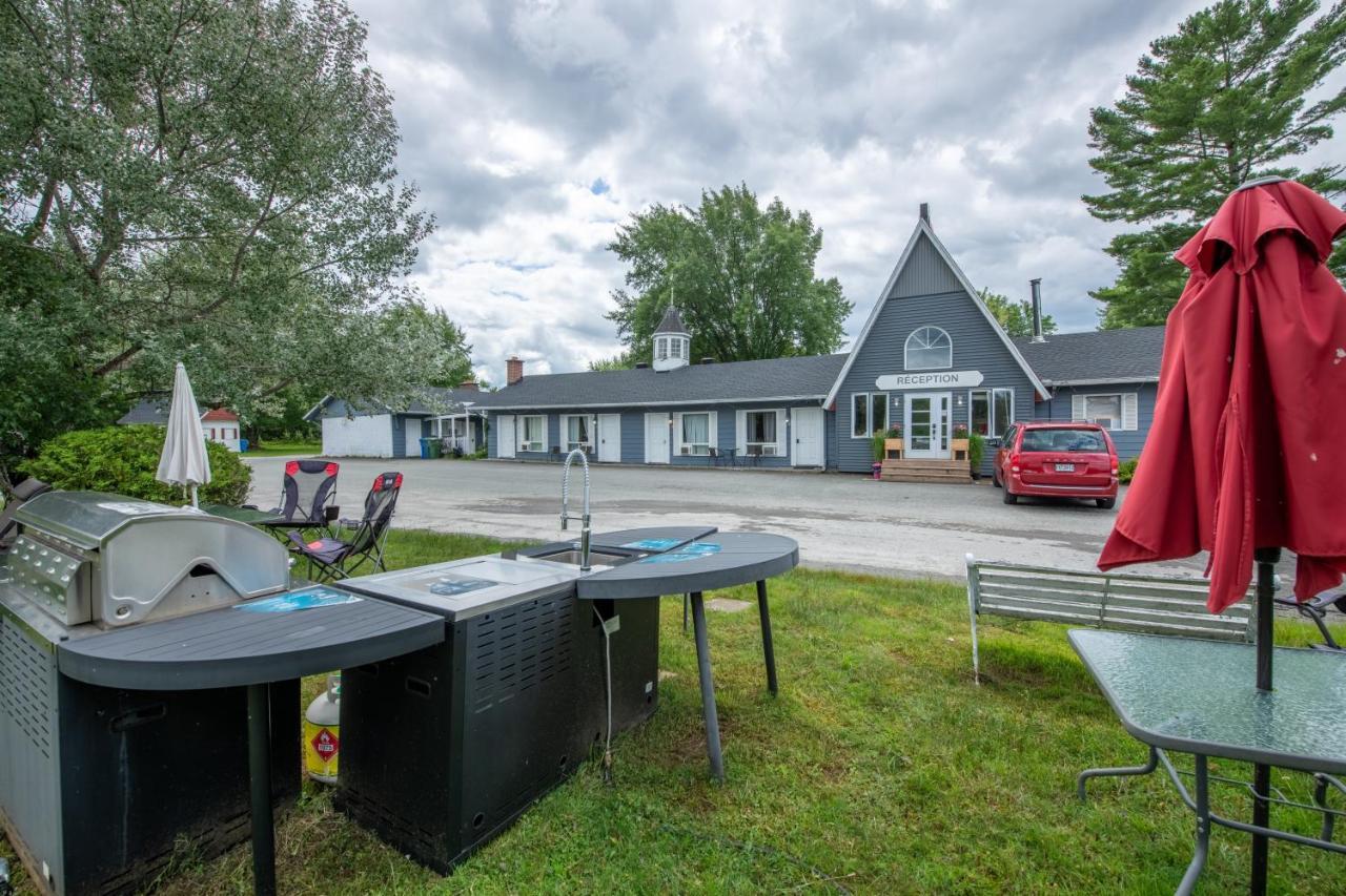Motel Fleur De Lys Magog Exteriör bild