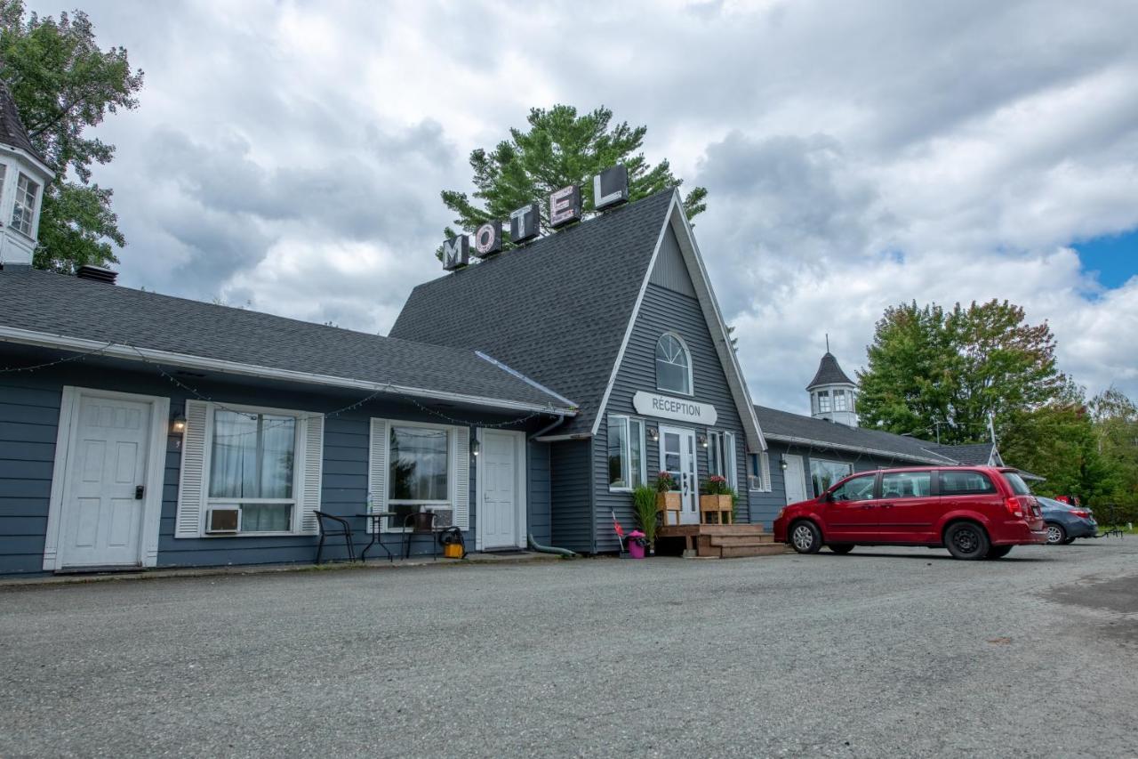 Motel Fleur De Lys Magog Exteriör bild