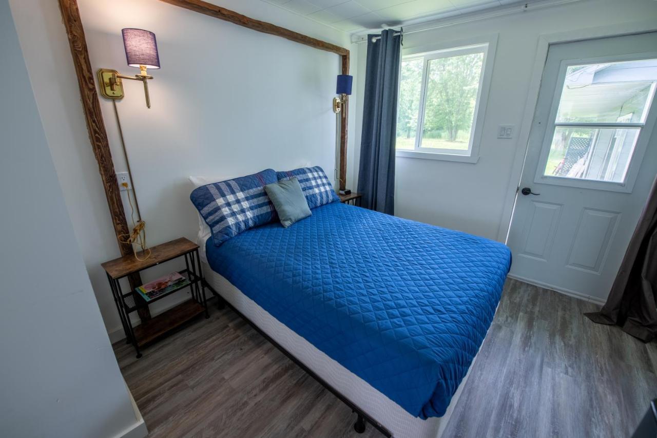 Motel Fleur De Lys Magog Exteriör bild