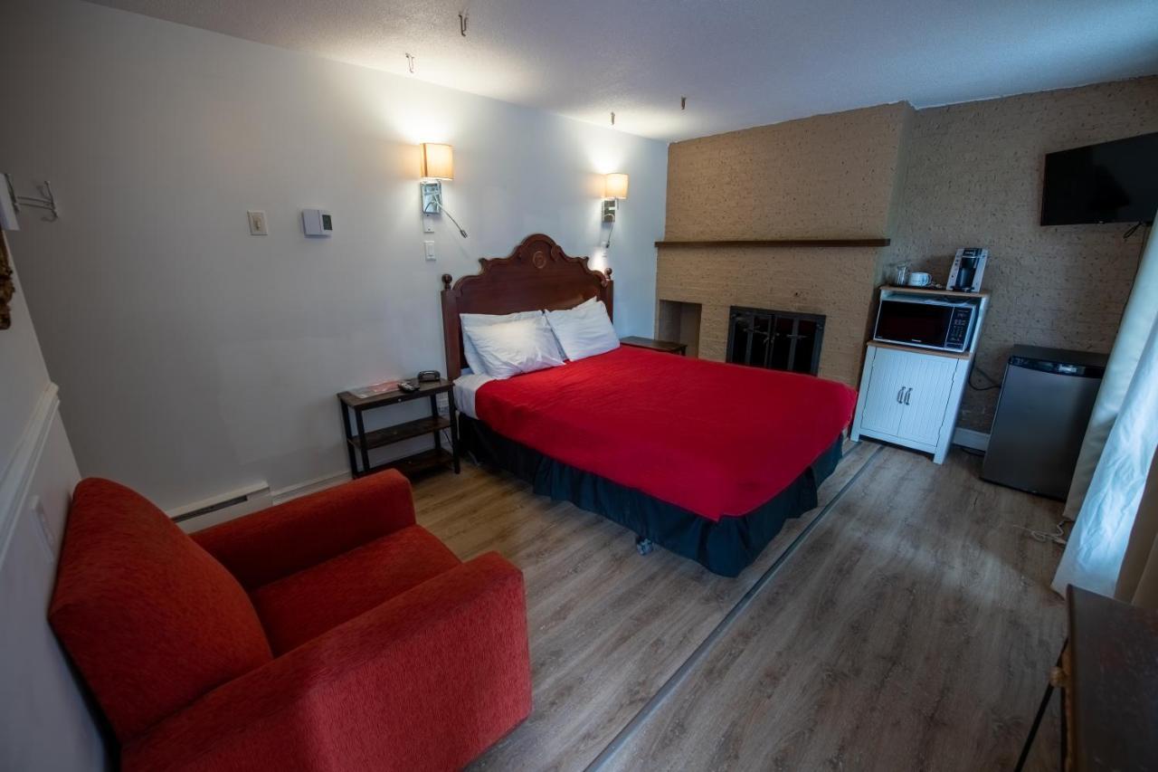 Motel Fleur De Lys Magog Exteriör bild