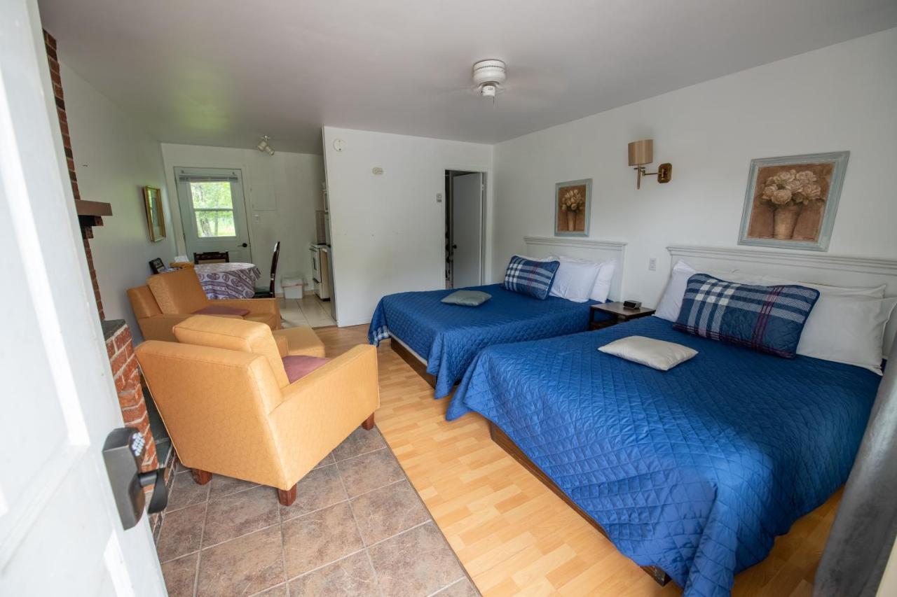 Motel Fleur De Lys Magog Exteriör bild