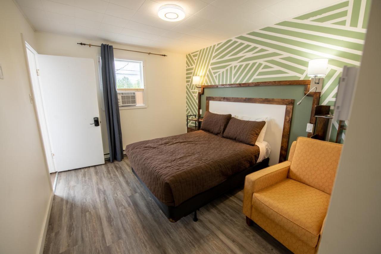 Motel Fleur De Lys Magog Exteriör bild