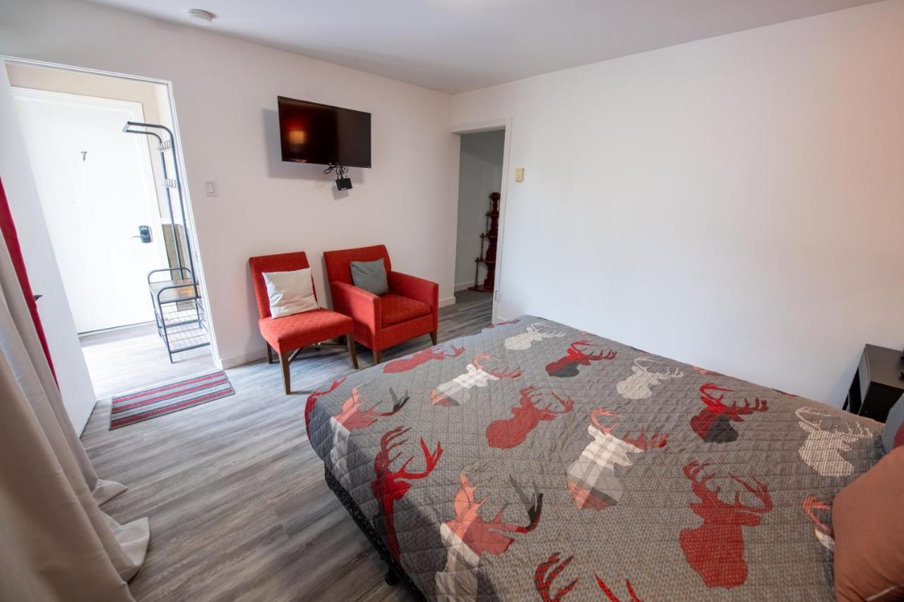 Motel Fleur De Lys Magog Exteriör bild