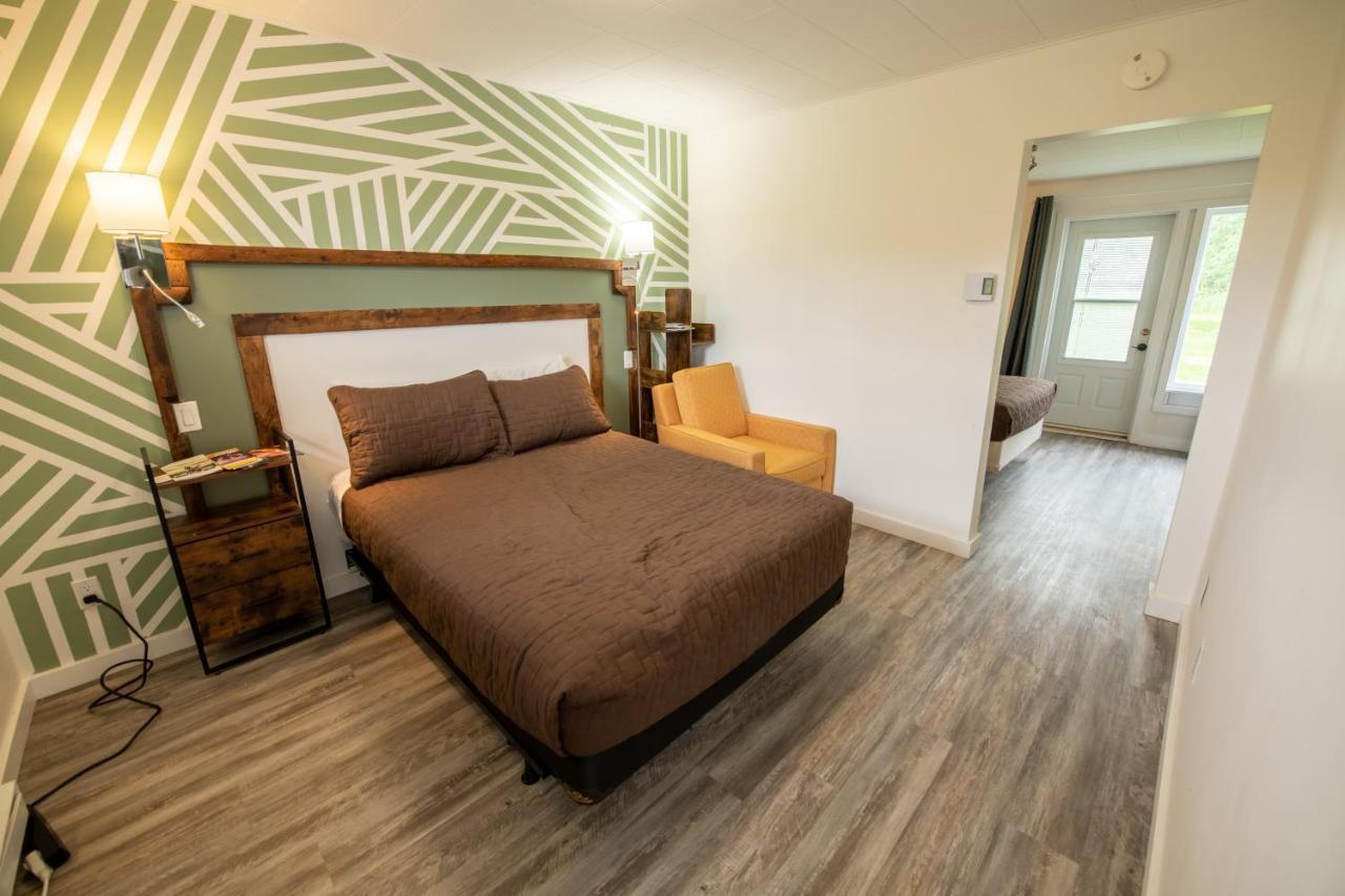 Motel Fleur De Lys Magog Exteriör bild