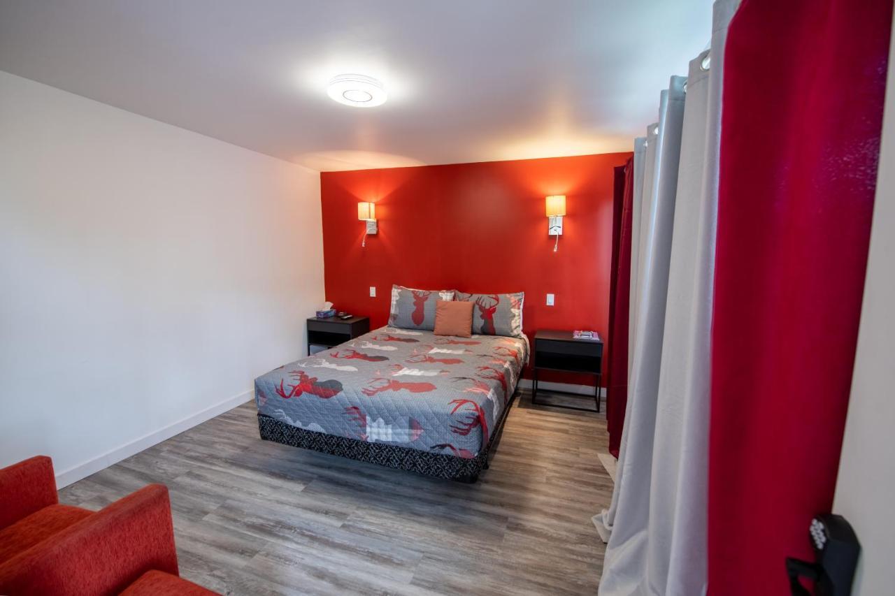 Motel Fleur De Lys Magog Exteriör bild