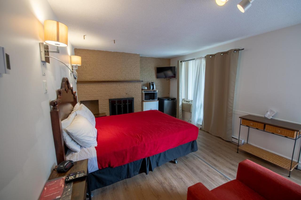 Motel Fleur De Lys Magog Exteriör bild