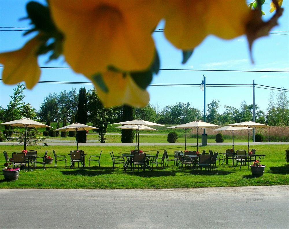 Motel Fleur De Lys Magog Exteriör bild