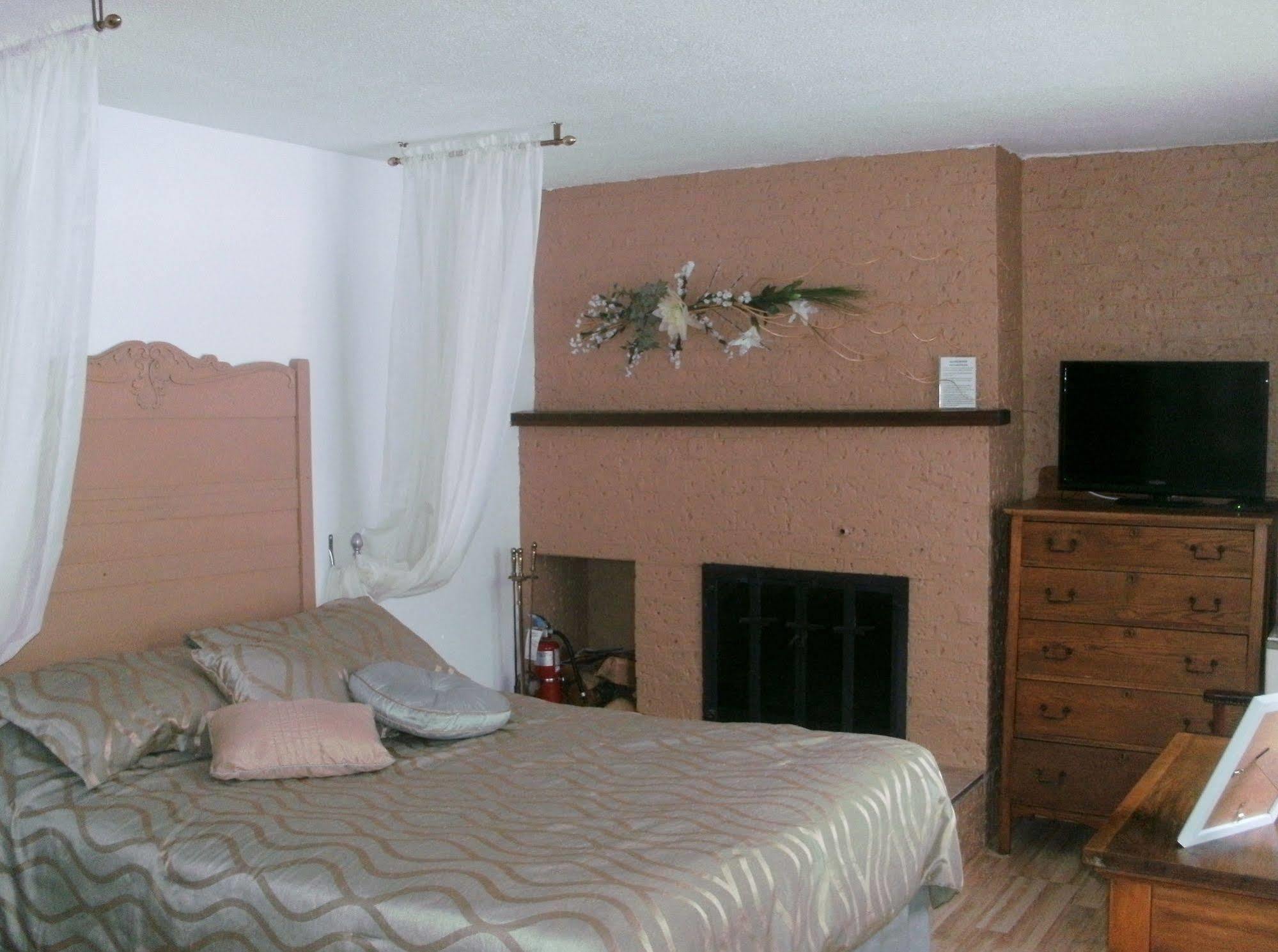 Motel Fleur De Lys Magog Exteriör bild